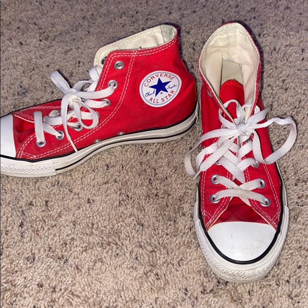 BRIGHT RED CONVERSE
